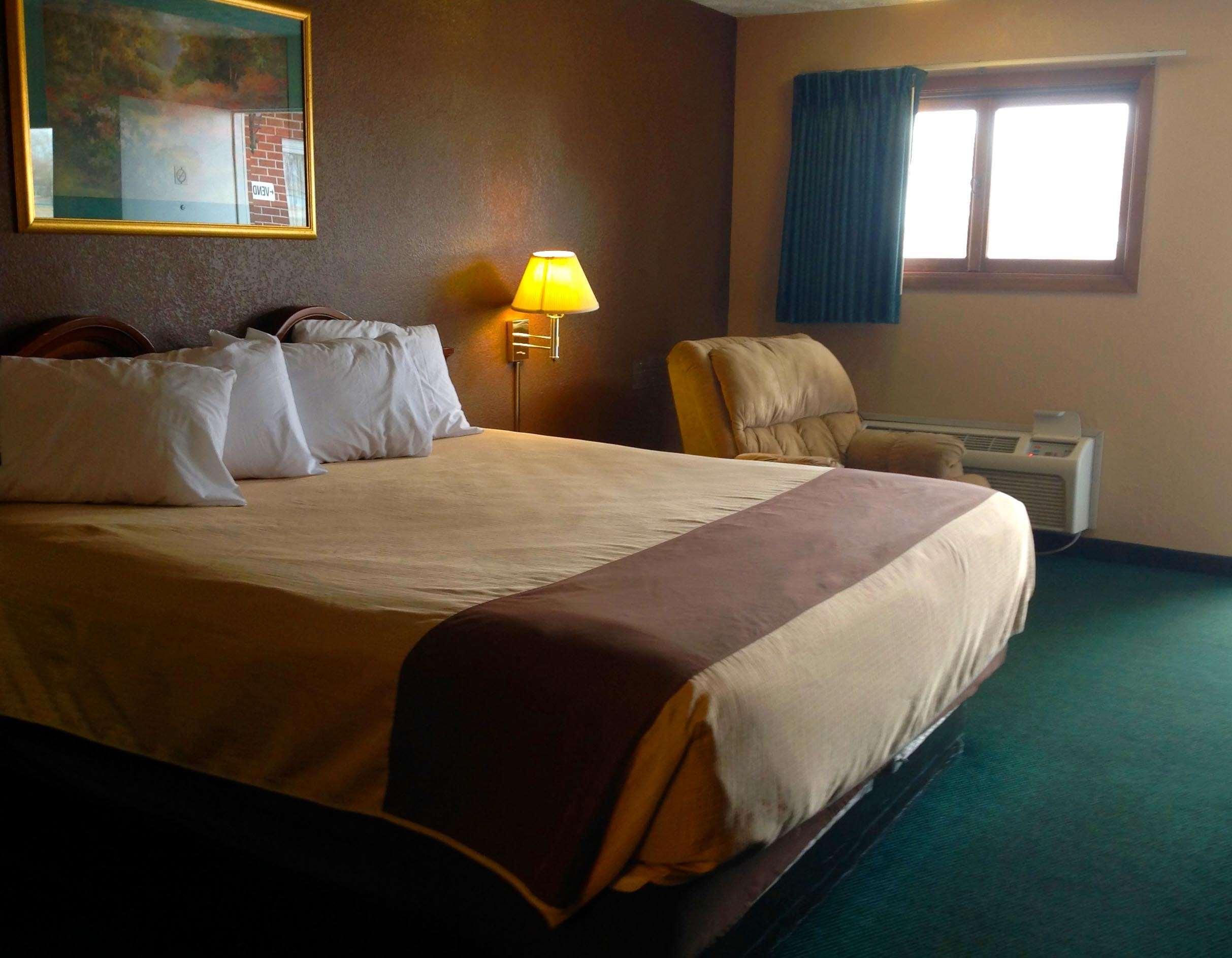 Americas Best Value Inn York Exterior photo