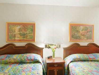 Americas Best Value Inn York Exterior photo